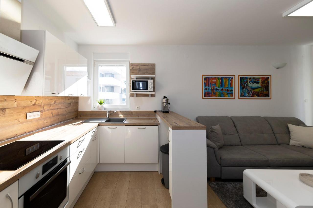 Joy 2 Apartment Novalja Eksteriør billede