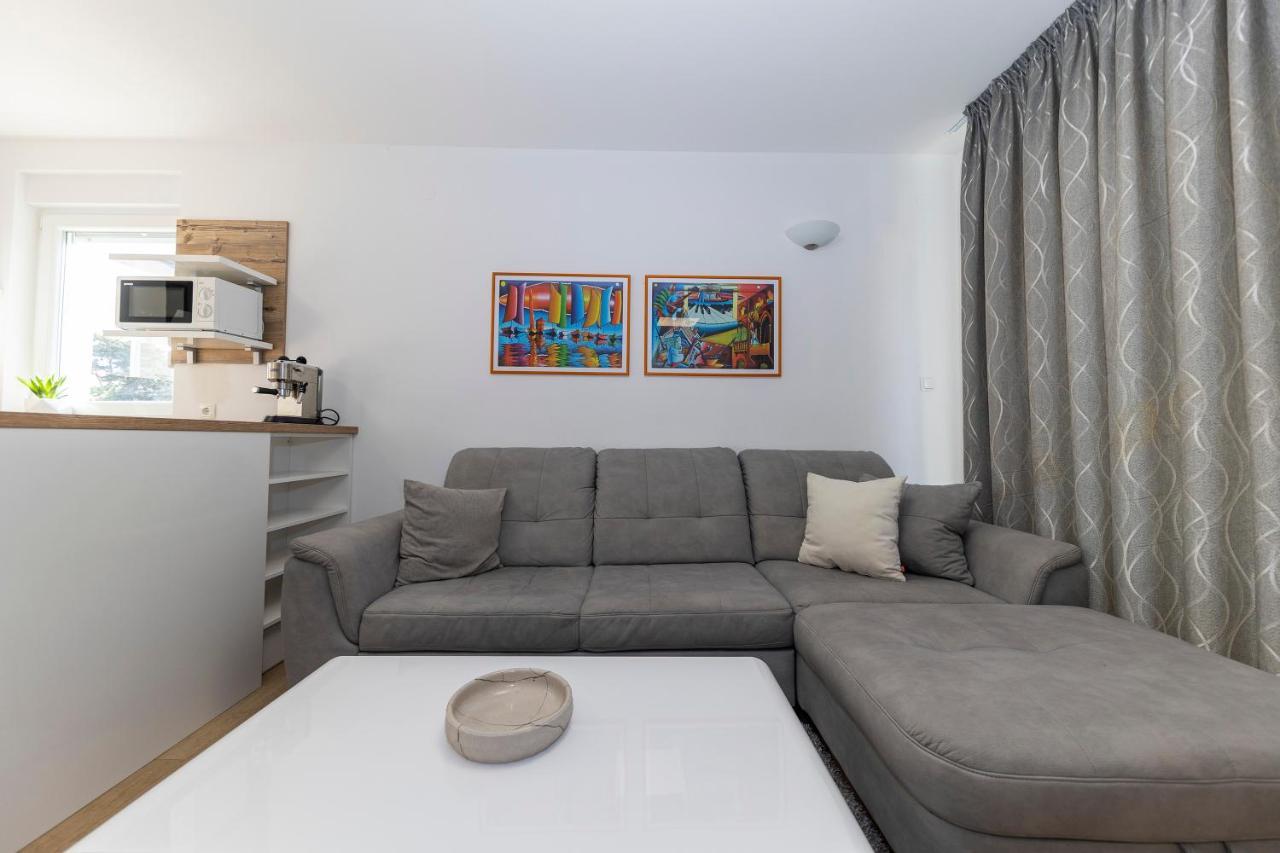 Joy 2 Apartment Novalja Eksteriør billede
